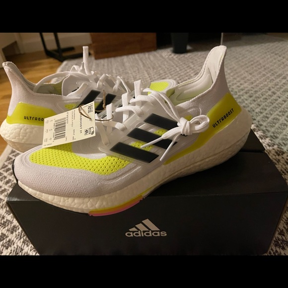 *BNWT* Adidas Ultraboost 21 - Picture 1 of 4